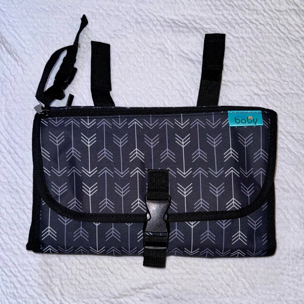 Kopi Baby Classic Black Arrow Portable Changing Pad